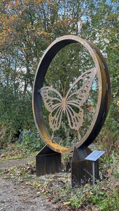 Begraafplaats Oostzaan vlinderboog